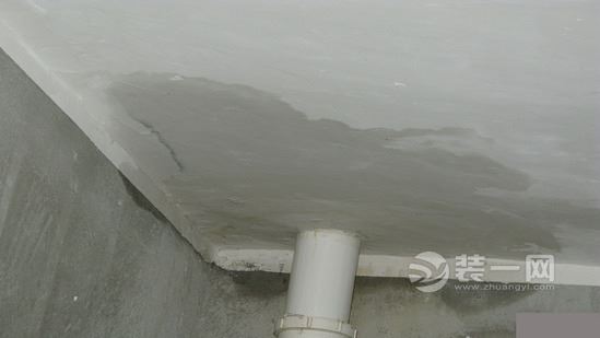 1,天花板漏水——天花板上总是有某个地方洇水